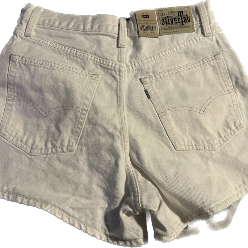 NWT Levi’s high waisted mom white shorts size 29